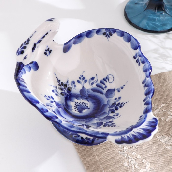 Конфетница &laquo;Лебедь&raquo;, 18х15х12 см, гжель