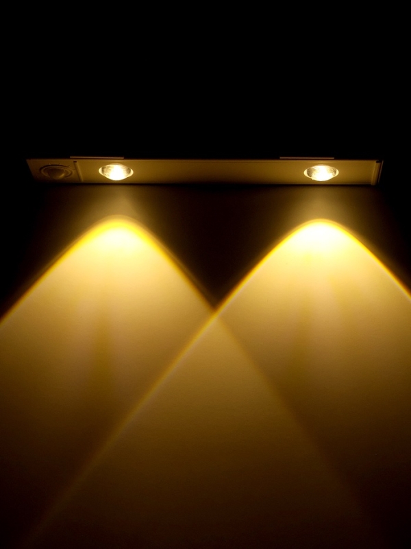 Светильник светодиодный с датчиком движения, 1Вт, от аккум. батареи, 20 см, 3000К-6500К