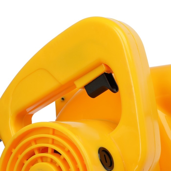 Воздуходувка электрическая ТУНДРА, функция всасывания, 800 Вт, 13000 об/мин, 138 м3/час