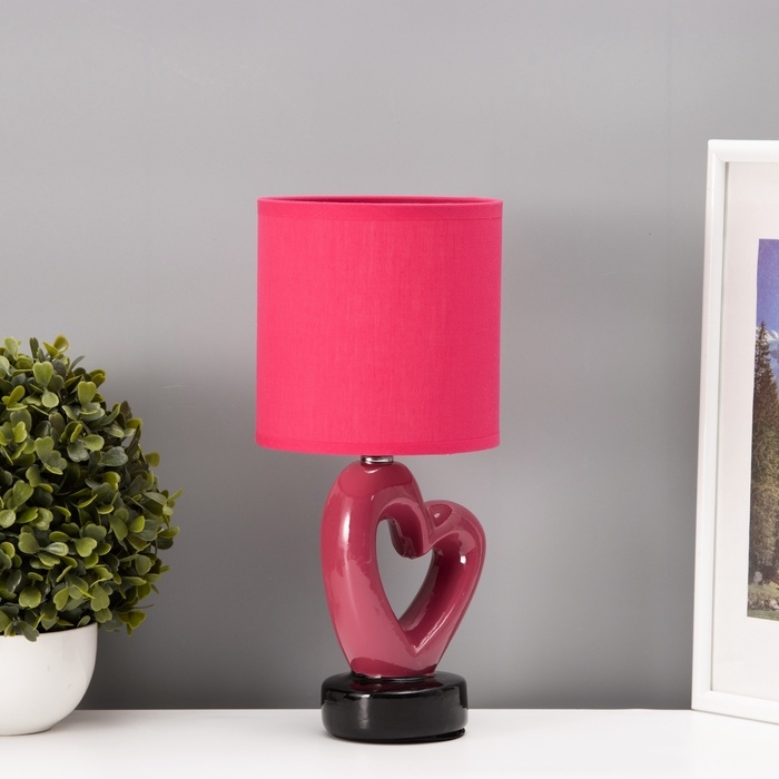 Настольная лампа с абажуром RISALUX &laquo;Сердце&raquo;, Е14, 40 Вт, красный, фигурное основание, 13&times;13&times;29 см
