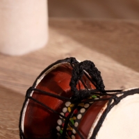 Сувенирный музыкальный инструмент "Барабан Дамару" 9х9х9 см Сувенирный музыкальный инструмент "Барабан Дамару" 9х9х9 см