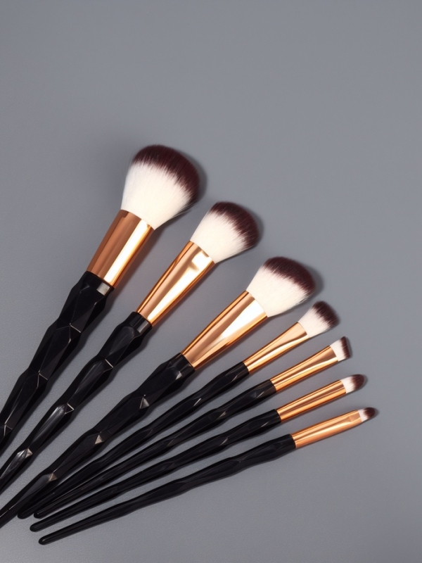 Набор кистей д/макияжа 7шт 20см нейло/пластик черный пакет QF