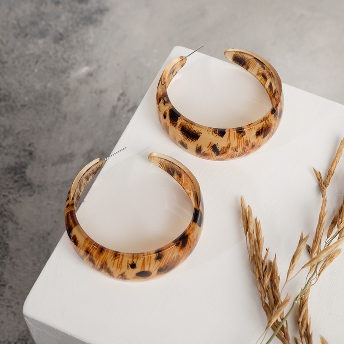 Серьги-кольца «Танзания» бежевый леопард, d=5,5, цветные Серьги-кольца «Танзания» бежевый леопард, d=5,5, цветные