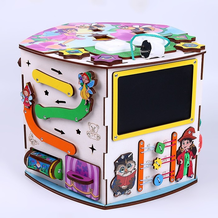 Бизиборд со светом &laquo;Волшебный домик&raquo;