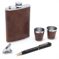 Подарочный набор 5 в 1: фляжка 240 мл, воронка, ручка, 2 рюмки, коричневый, 17 х 21 см Подарочный набор 5 в 1: фляжка 240 мл, воронка, ручка, 2 рюмки, коричневый, 17 х 21 см