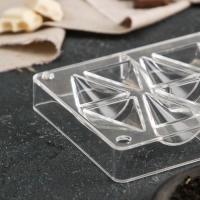 Форма для конфет и шоколада &laquo;Средний конус&raquo;, 20&times;12&times;2,5 см, 14 ячеек 4,1&times;3,2&times;1,8 см, цвет прозрачный