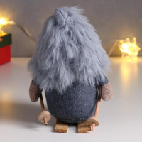 Кукла интерьерная "Дед Мороз в сером меховом колпаке, на лыжах" 21х11х13 см