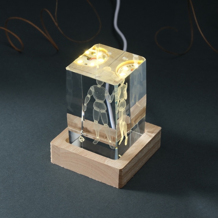 Сувенир стекло подсветка "Прямоугольник. Шарнирный человек" подставка дерево, USB 7х7х10