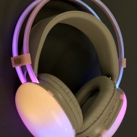 Наушники полноразмерные Mybit W-33, RGB подсветка, BT5.3, 800 мАч, Type-C, розовые