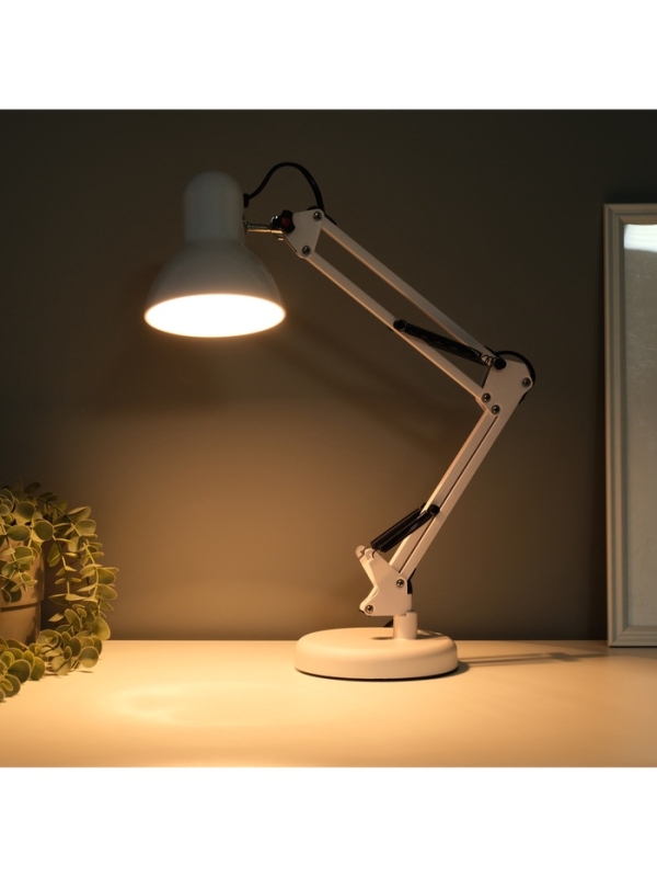 Лампа настольная 810 "Деко, белая" E27 40W RISALUX