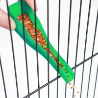 Ложка для корма птиц 12,5 х 1,5 х 3,5 см, зелёная