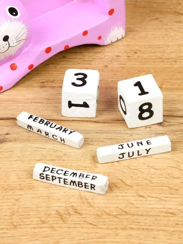 Календарь настольный &laquo;Кошка&raquo;, 14&times;4&times;10 см, дерево, сиреневый