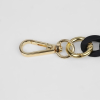 Цепочка для сумки, с карабинами, пластиковая, 23 &times; 17 мм, 30 см, цвет чёрный/золотой