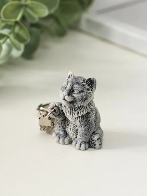 Брелок "Котенок с поднятой лапкой маленький" 3,5 см