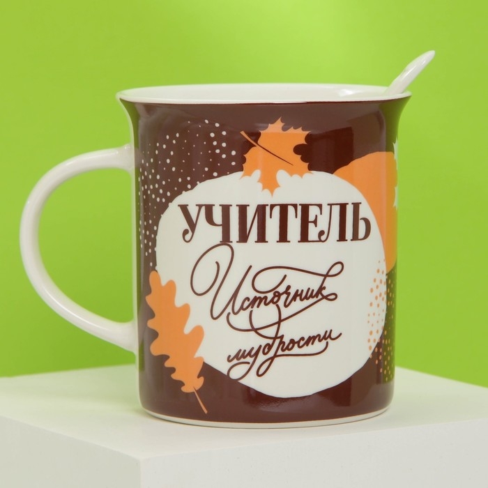 Кружка керамическая &laquo;Учителю&raquo; с ложкой и подставкой, 300 мл, цвет коричневый