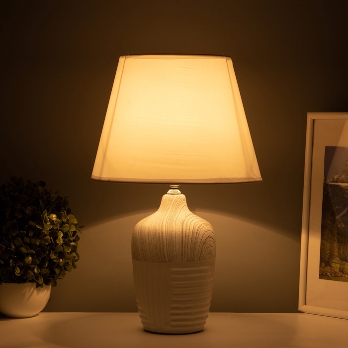 Лампа настольная "Строгие линии" 1х40Вт Е27 белый/серый 25х25х40см