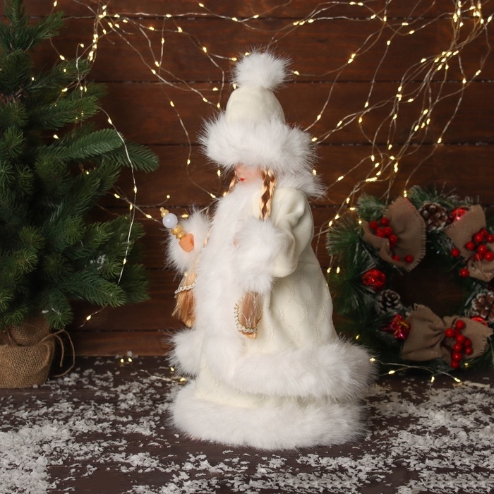 Снегурочка Снегурочка "В пушистой шубке, с фонариком" двигается, с подсветкой, 40х20 см, молочный