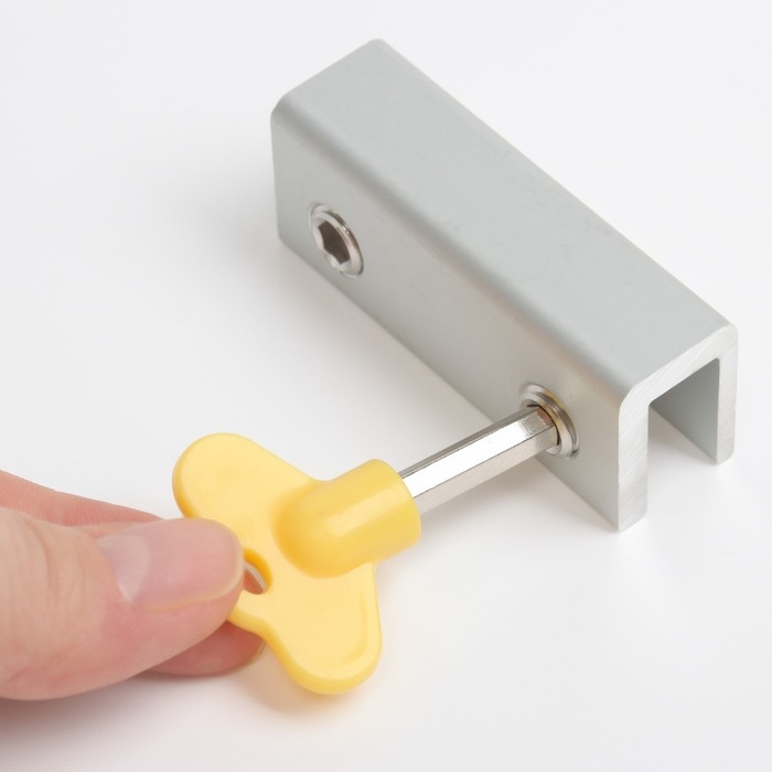 Блокиратор для окон и раздвижных дверей «Ключик», под профиль 16 мм, 2 крепления, цвет желтый, Крошка Я Блокиратор для окон и раздвижных дверей «Ключик», под профиль 16 мм, 2 крепления, цвет желтый, Крошка Я