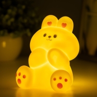 Ночник "Зайчик" LED 2Вт от батареек 3хLR44 желтый 7х9х11 см RISALUX Ночник "Зайчик" LED 2Вт от батареек 3хLR44 желтый 7х9х11 см RISALUX