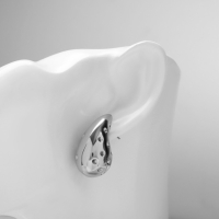 Серьги пластик &laquo;Капля&raquo; дутые, цвет серебро