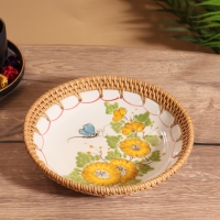 Тарелка керамическая с ротангом 22х22х4,7 см, МИКС