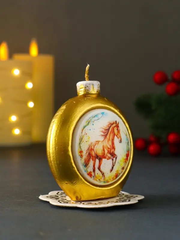 Свеча новогодняя "Шар. Конь" золотой 6,8х3,5х7,5 см