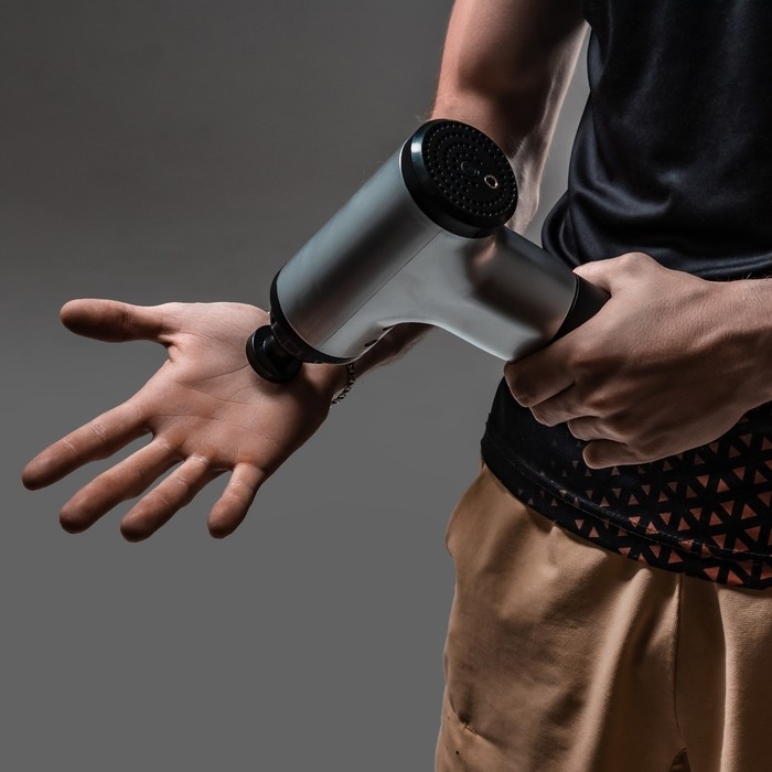 Массажёр для тела Luazon LEM-42, перкуссионный, 4 насадки, 6 скоростей, от АКБ Массажёр для тела Luazon LEM-42, перкуссионный, 4 насадки, 6 скоростей, от АКБ