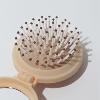 Расчёска массажная «Капибара», складная, с зеркалом, d=6.5 см, бежевая Расчёска массажная «Капибара», складная, с зеркалом, d=6.5 см, бежевая