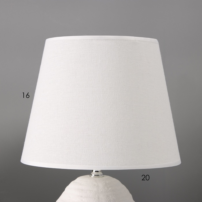 Настольная лампа с абажуром RISALUX &laquo;Аризона&raquo;, 1&times;40 Вт, Е27, белый, 20&times;20&times;32 см