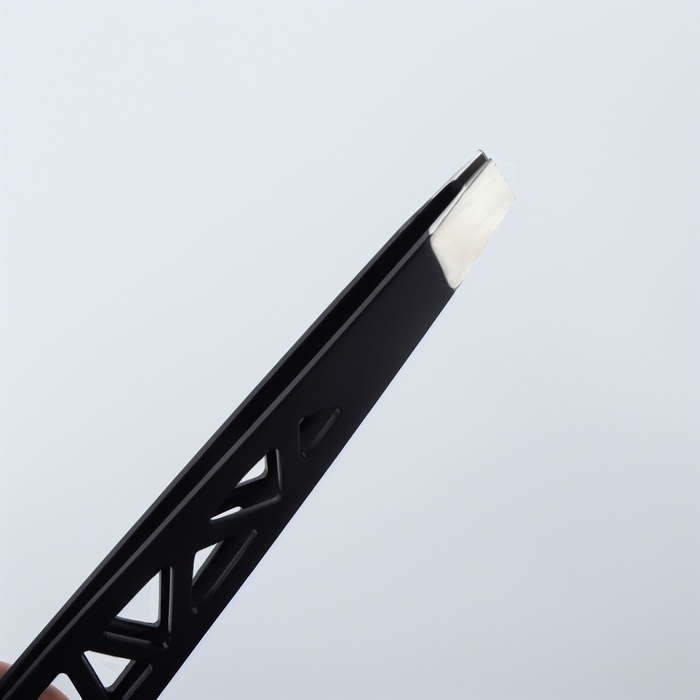 Пинцет &laquo;Геометрия&raquo;, скошенный, 9,5 см, цвет чёрный