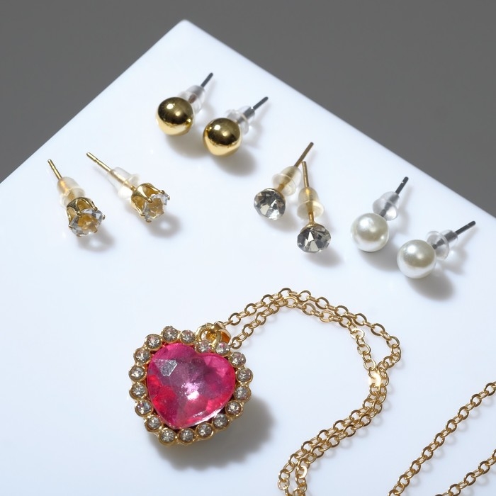 Гарнитур 5 предметов: 4 пары пусет, кулон &laquo;Сердечко&raquo;, цвет бело-розовый в золоте, 45 см