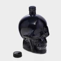 Бутылка стеклянная &laquo;Череп&raquo;, 0,77 л, цвет чёрный