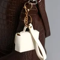 Брелок кожзам с карабином, с ремешком "Сумочка" белоснежный 6,2х2,5х7 см