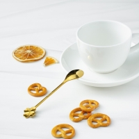 Ложка десертная из нержавеющей стали Magistro &laquo;Клевер&raquo;, длина 12,5 см, цвет золотой