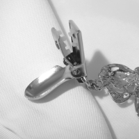 Зажим для кардигана «Бантик», цвет белый в серебре Зажим для кардигана «Бантик», цвет белый в серебре