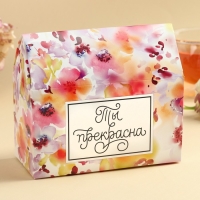 Набор &laquo;8 Марта&raquo;: чай чёрный с клубникой 50 г., печенье с предсказаниями, конфеты с начинкой 100 г.