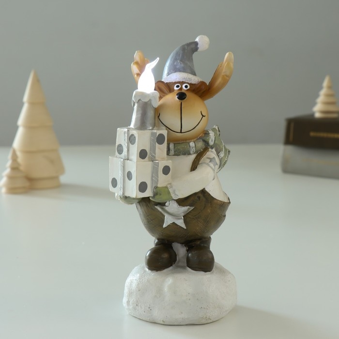 Сувенир полистоун свет Сувенир полистоун свет "Лосик в колпаке с подарками и свечой" 7,5х6,5х16 см