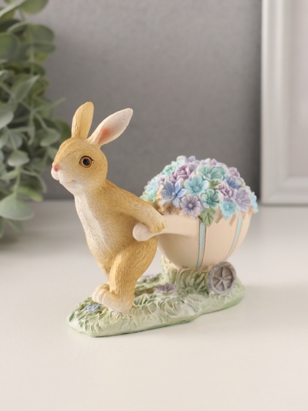 Сувенир полистоун "Зайчик с тележкой роз и незабудок" 11х6х10,5 см