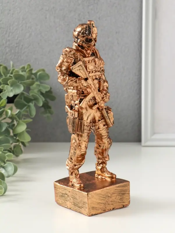 Фигура солдат &laquo; Воин СВО&raquo;, 24&times;7&times;7 см, под золото