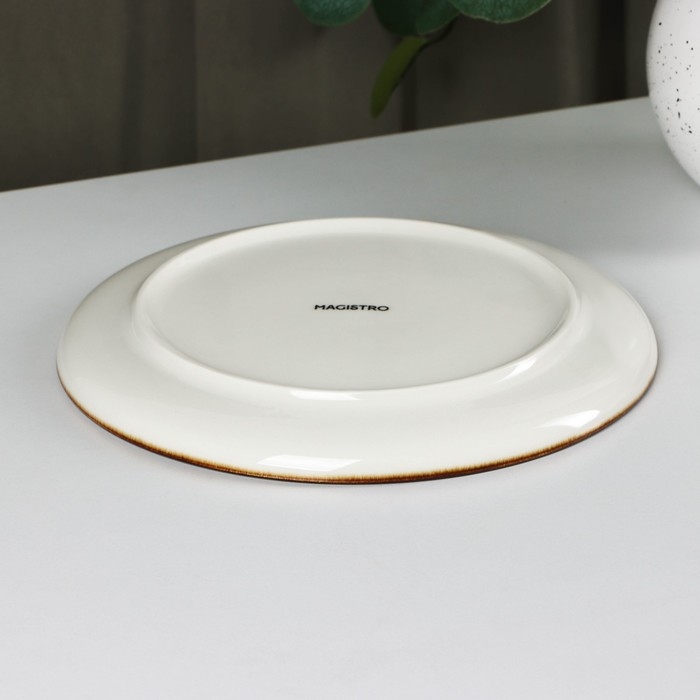 Тарелка фарфоровая обеденная Magistro &laquo;Церера&raquo;, d=20 см, цвет коричневый