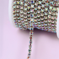 Цепь со стразами, с голографией, металл, стекло, 3 мм, 9 &plusmn; 1 м, цвет серебряный