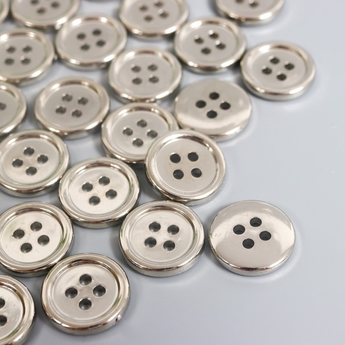 Пуговицы пластик 4 прокола Пуговицы пластик 4 прокола "Серебро" 1,5х1,5 см набор 40 шт 2х5,5х5,5 см