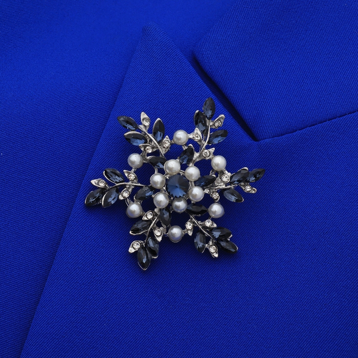 Брошь &laquo;Цветок&raquo; полярный, цвет бело-синий в серебре