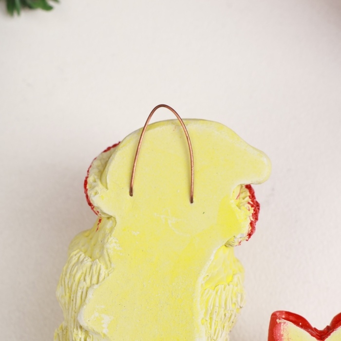 Новый год. Символ 2025. Фигура с подвесом "Змея с подарком" лимонная, 8х3см