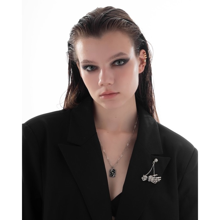 Брошь &laquo;Скелет&raquo; с цепочкой, цвет чёрно-белый в серебре