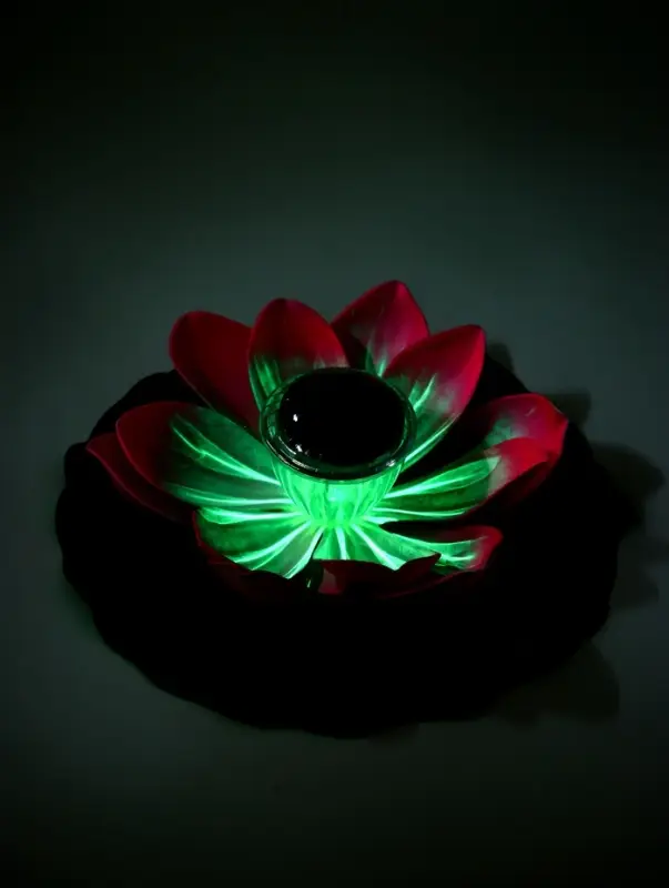 Садовый светильник для водоемов 28 х 28 х 9 см на солнечной бат-е "Лотос" лиловый N009