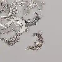 Металлический элемент, декоративная подвеска &laquo;Арт Узор. Узорчатый месяц&raquo;, серебро, 2.6&times;1.5 см