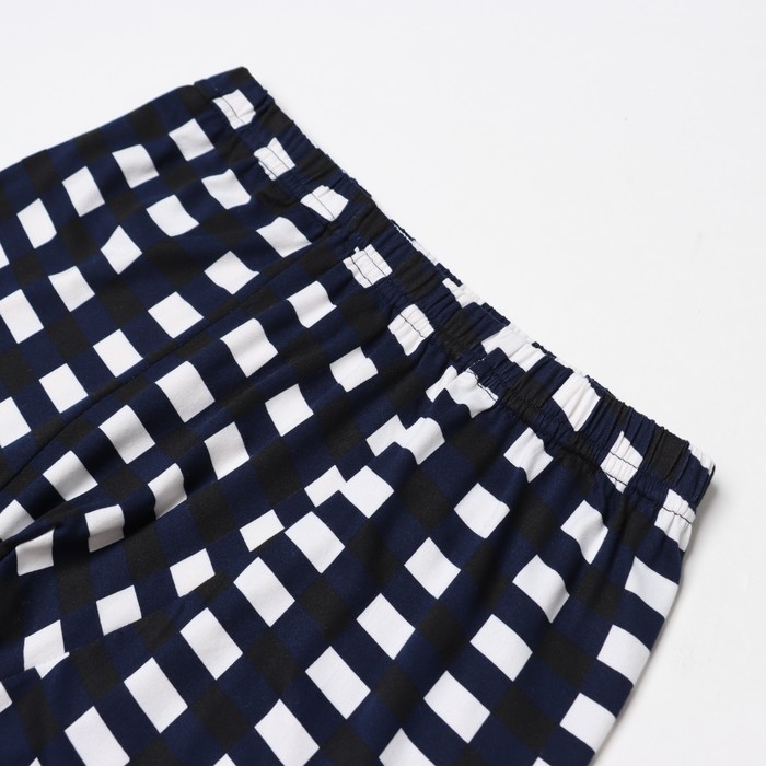 Трусы мужские боксеры, цвет белый/тёмно-синий квадрат, размер 50