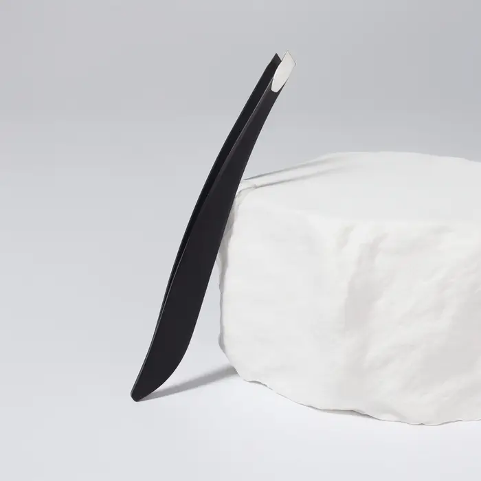 Пинцет скошенный, узкий 9 см, чёрный