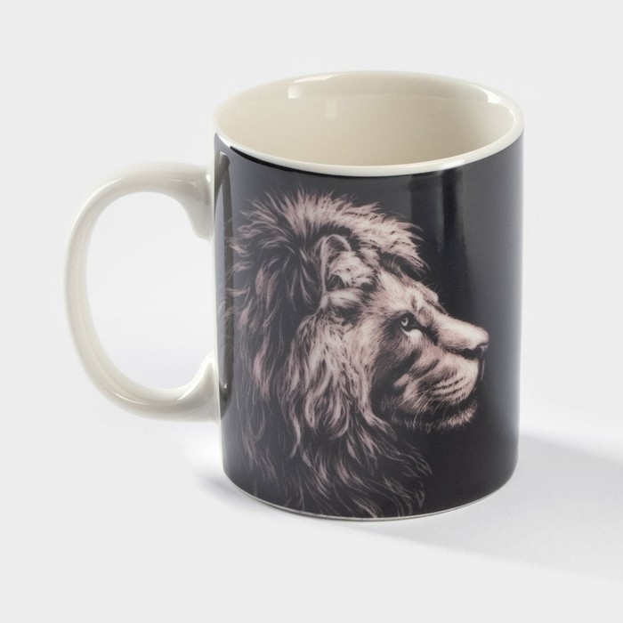 Кружка фарфоровая Доляна &laquo;Львинная сила&raquo;, 320 мл, цвет чёрный